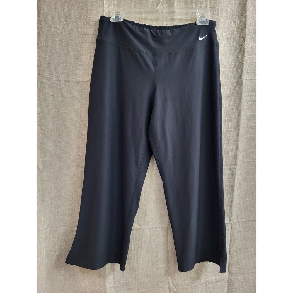 Nike Fit Dry Black Cropped Yoga Pants Womens Medium Capris Athleisure Fitness